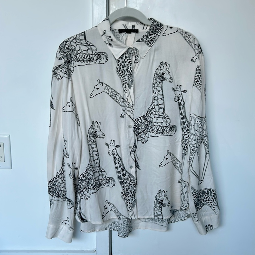 Jane + Delancey Womens Giraffe Print Button Down Shirt size M